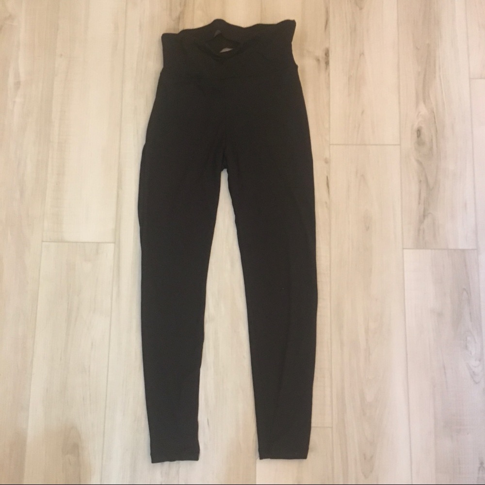 Black yoga pants/leggings